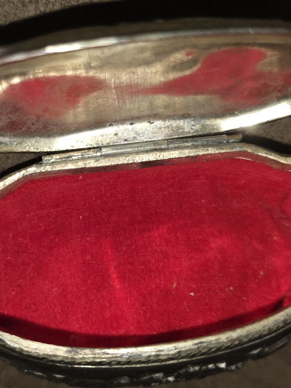 Source Unknown Vintage Silver Floral Embossed Jewelry Box with Red Lining